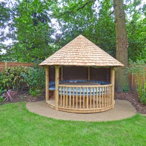 Garden-hut-very-posh