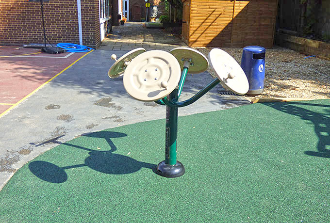 Wimbledon school outdoor gym - T’ai Chi Spinner